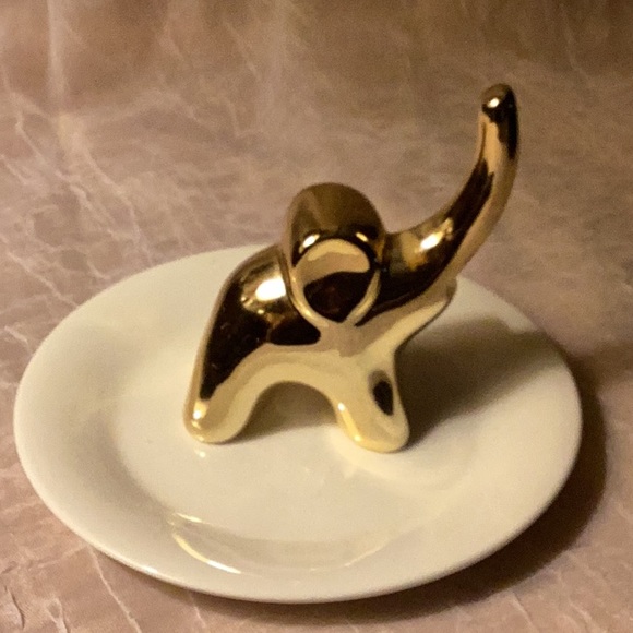 Elephant Trunk up Ring Holder gold colored on white plate- trunk missing gold - Picture 3 of 7
